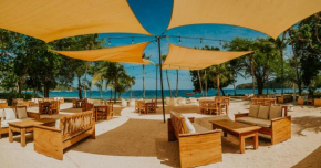 Café de Playa beach front suites